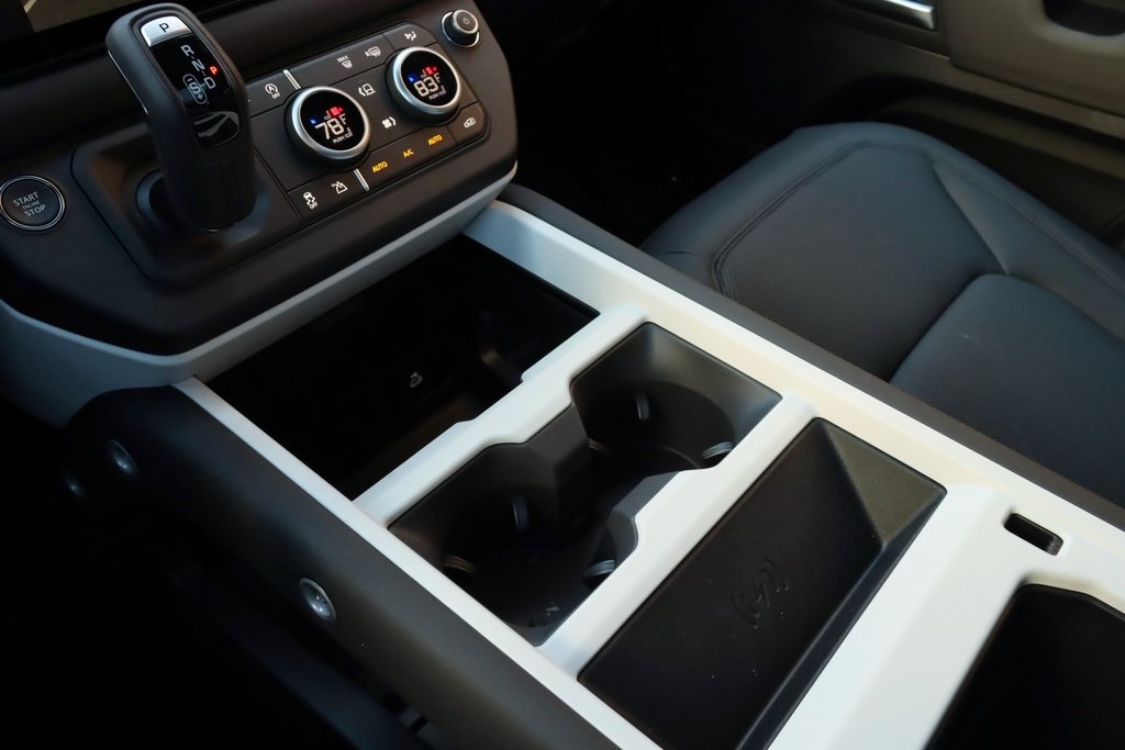 2025 Land Rover Defender 110 S photo 22
