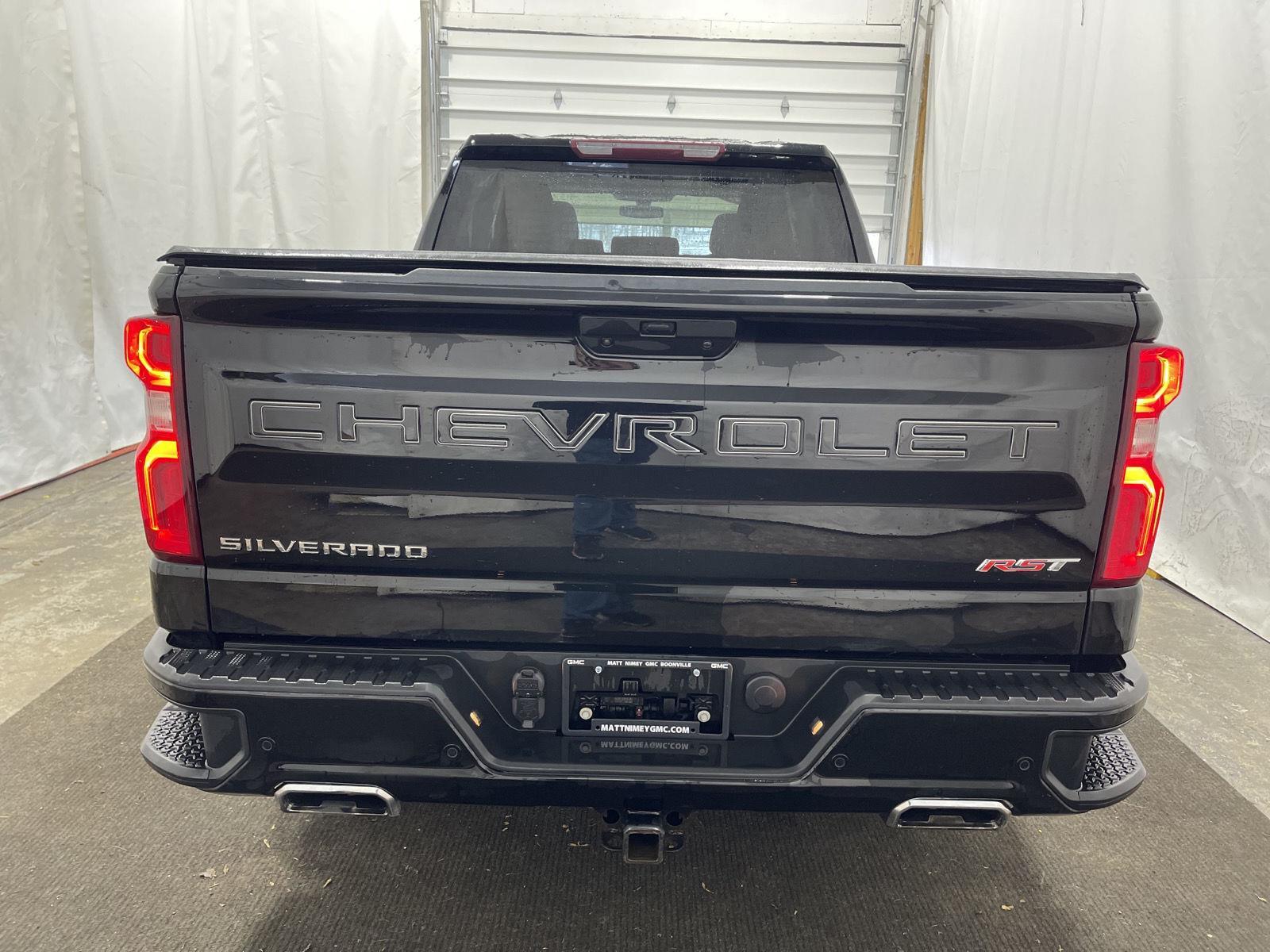 2021 Chevrolet Silverado 1500 RST photo 2