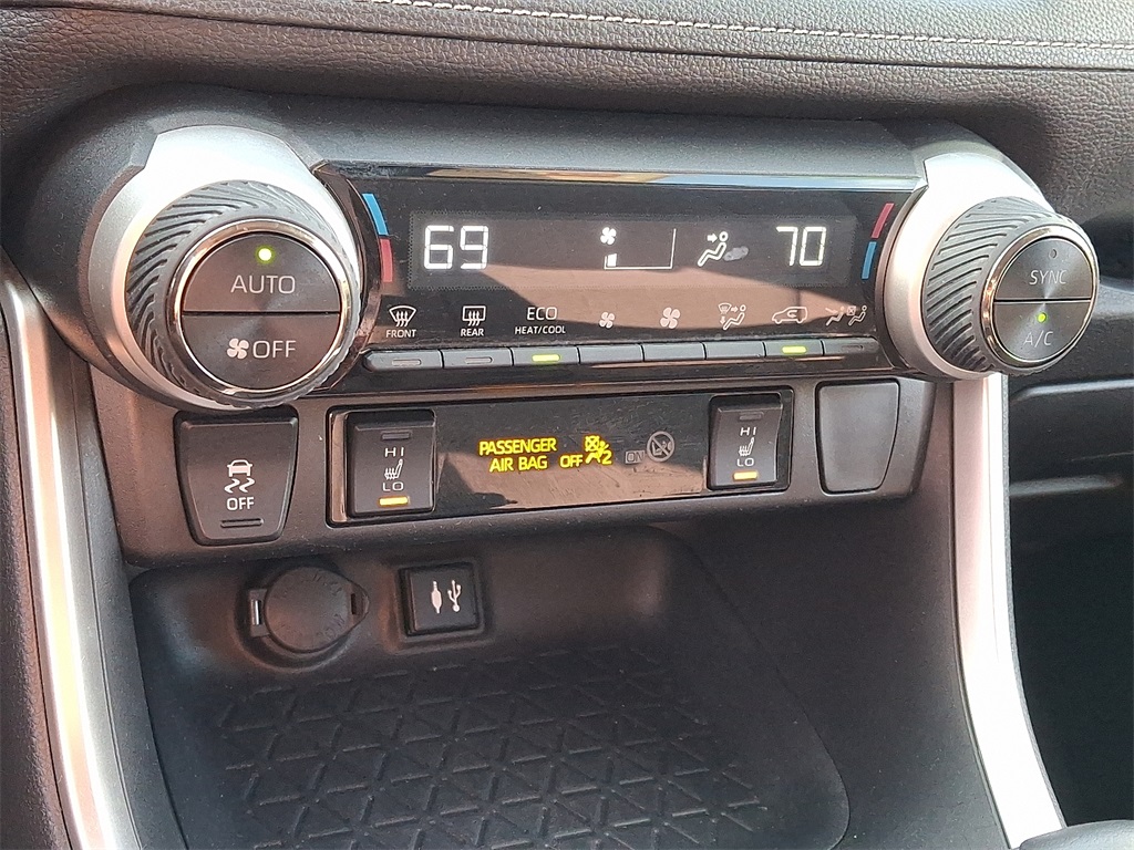2019 Toyota RAV4 Hybrid XLE photo 21