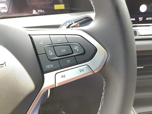 2025 Volkswagen Tiguan SE photo 24