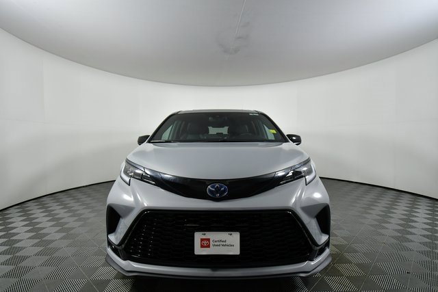 2025 Toyota Sienna XSE photo 2
