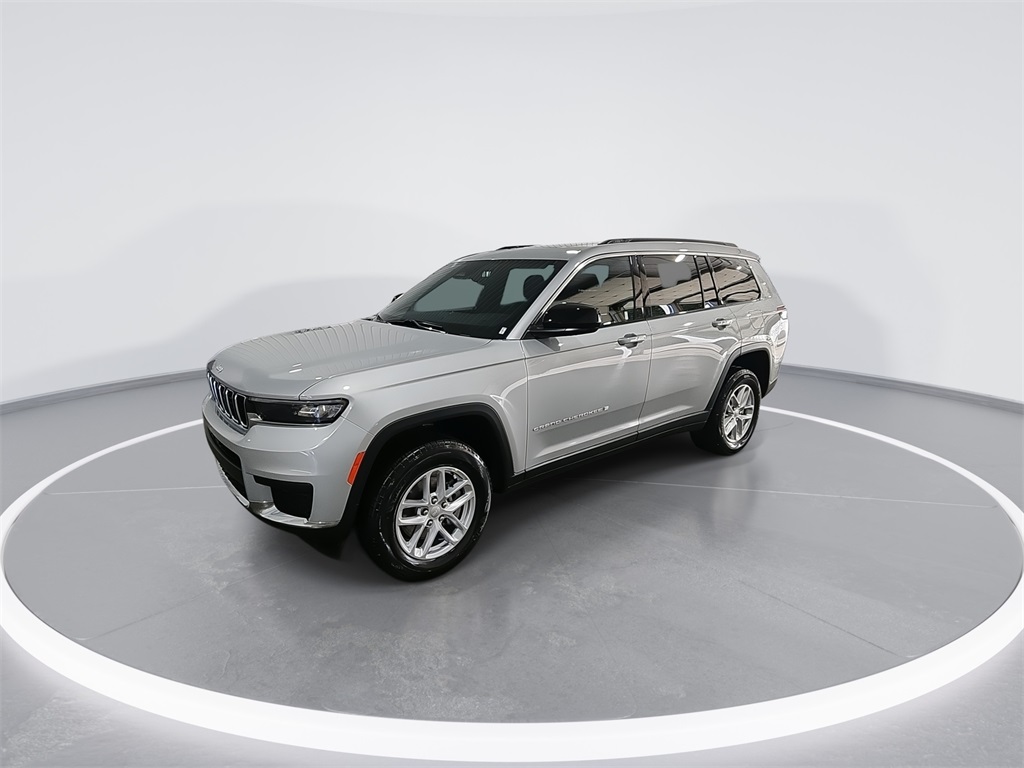 2025 Jeep Grand Cherokee Laredo photo 4