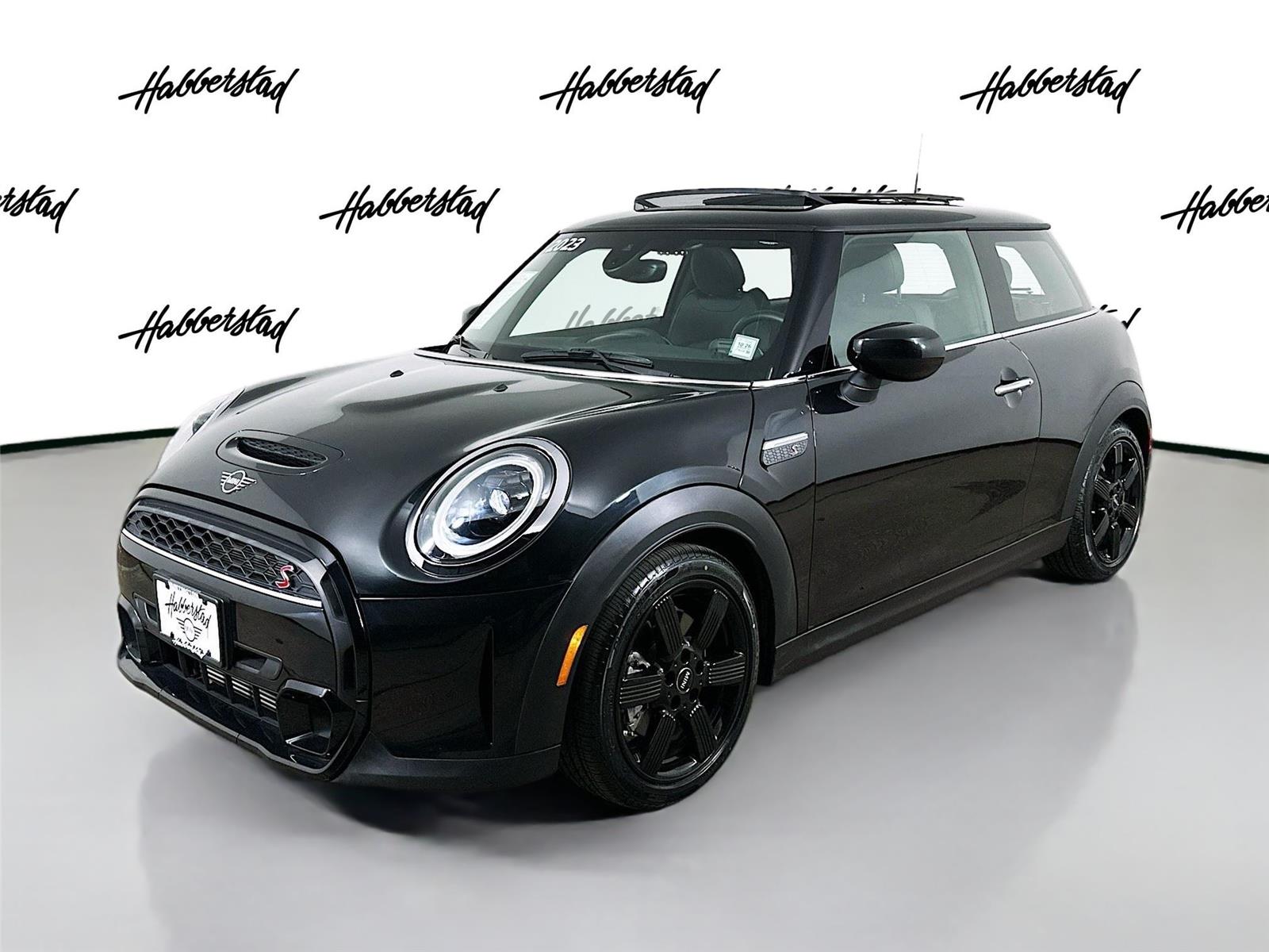 2023 MINI 3 Door S's photo