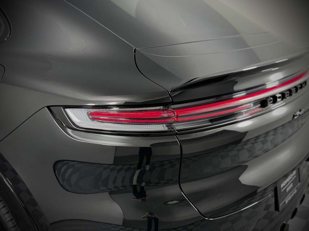 2025 Porsche Cayenne Turbo E-Hybrid Coupe photo 13