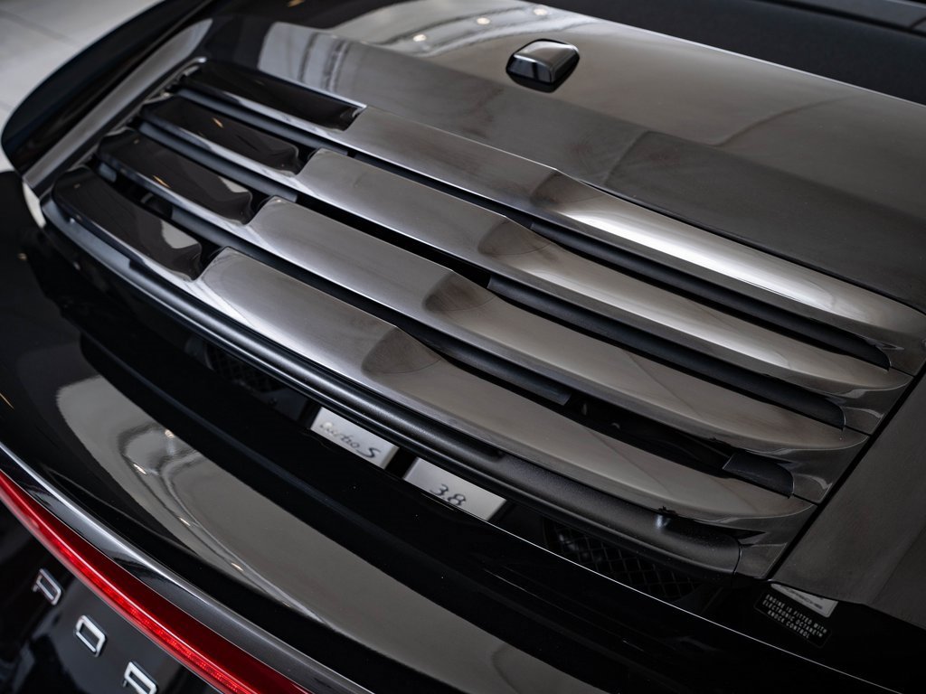 2015 Porsche 911 Turbo S photo 30
