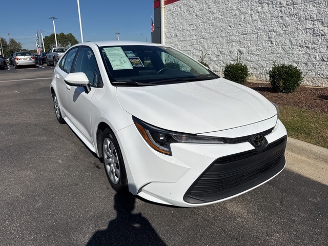 2024 Toyota Corolla LE's photo