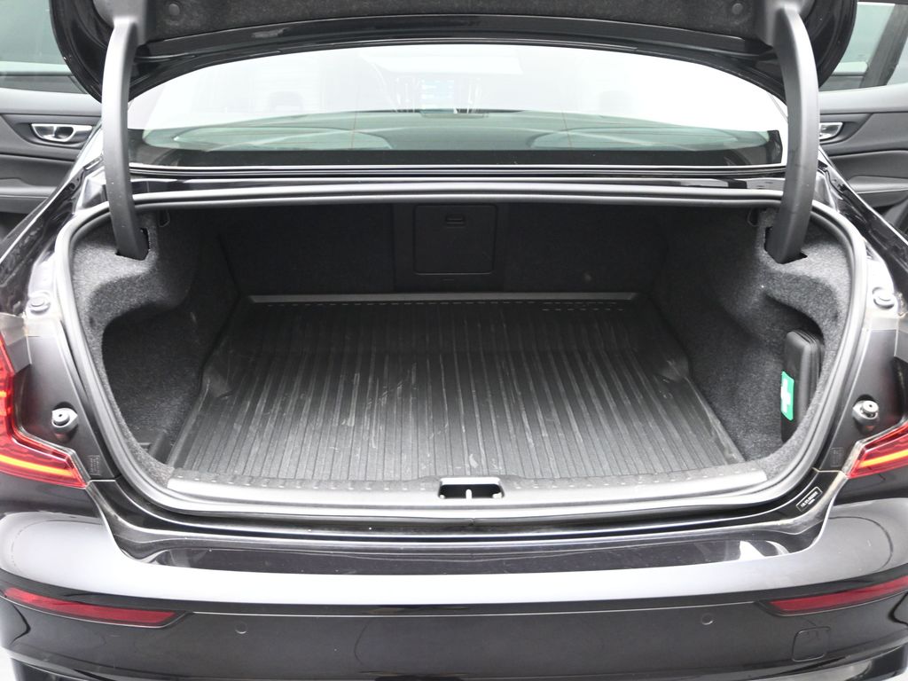 2024 Volvo S60 B5 Plus photo 8