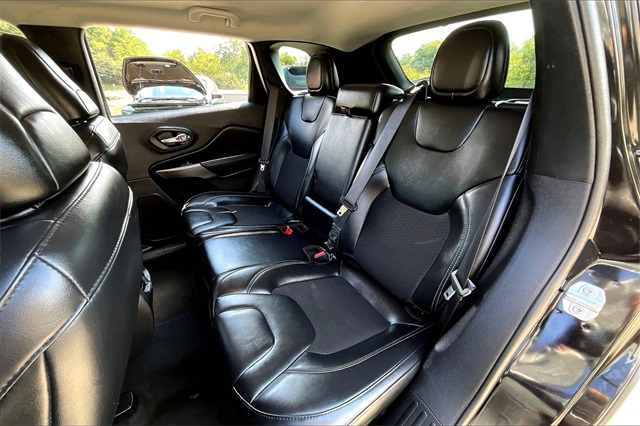 2020 Jeep Cherokee Latitude photo 22