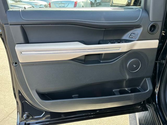 2023 Ford Expedition Limited photo 12