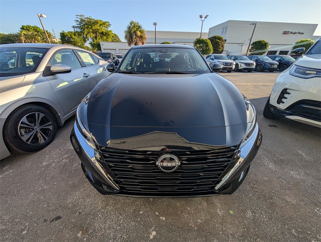 2025 Nissan Altima S photo 3