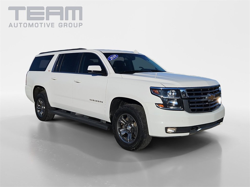 2019 Chevrolet Suburban LT's photo
