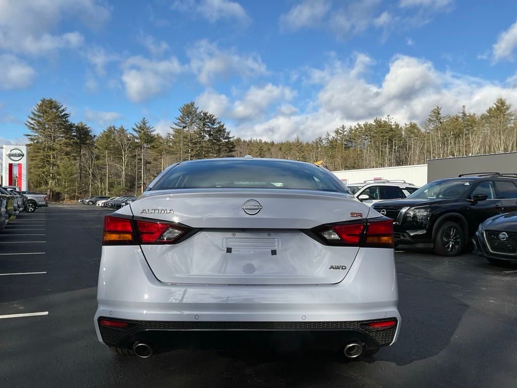 2025 Nissan Altima 2.5 SR photo 6