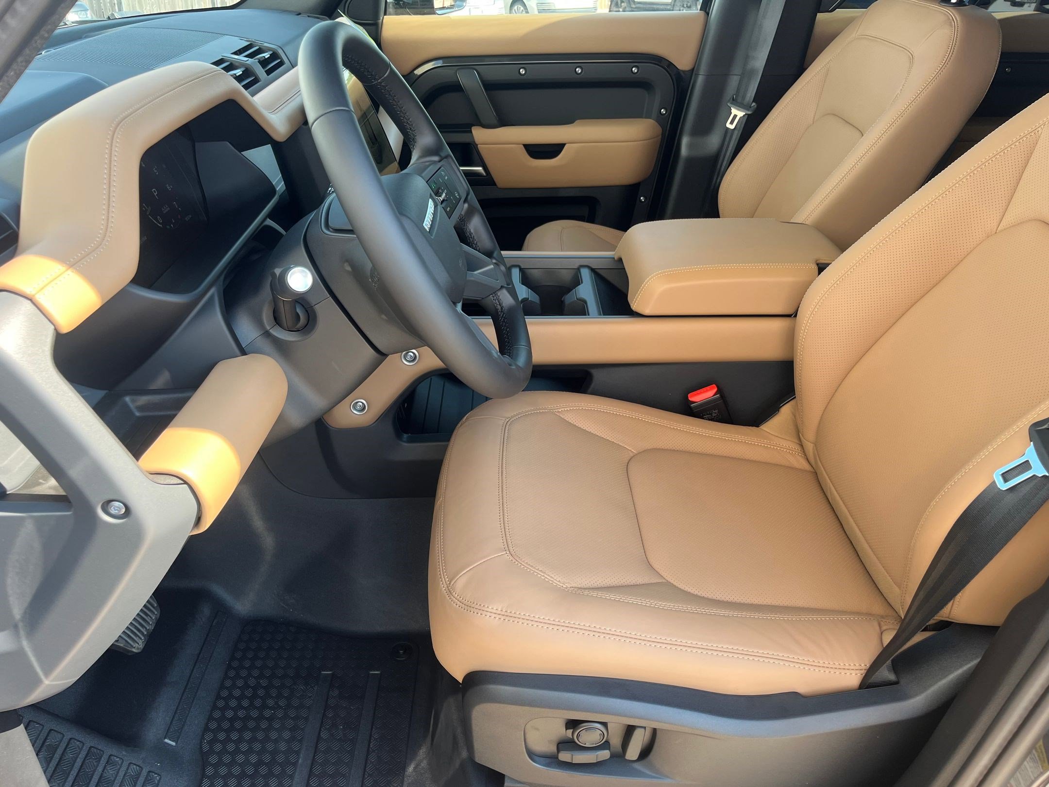 2026 Land Rover Defender 110 S photo 4