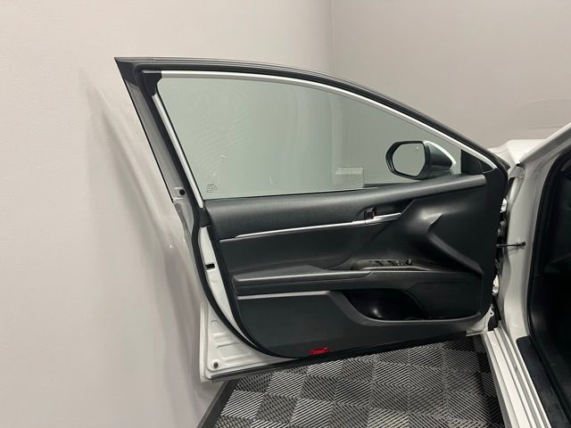 2023 Toyota Camry SE photo 10