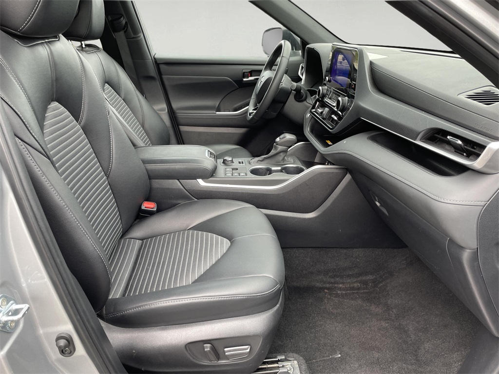 2024 Toyota Highlander XSE photo 13