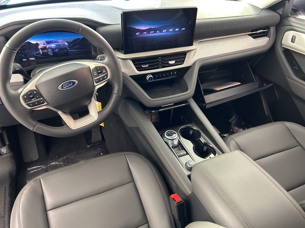 2025 Ford Explorer photo 10
