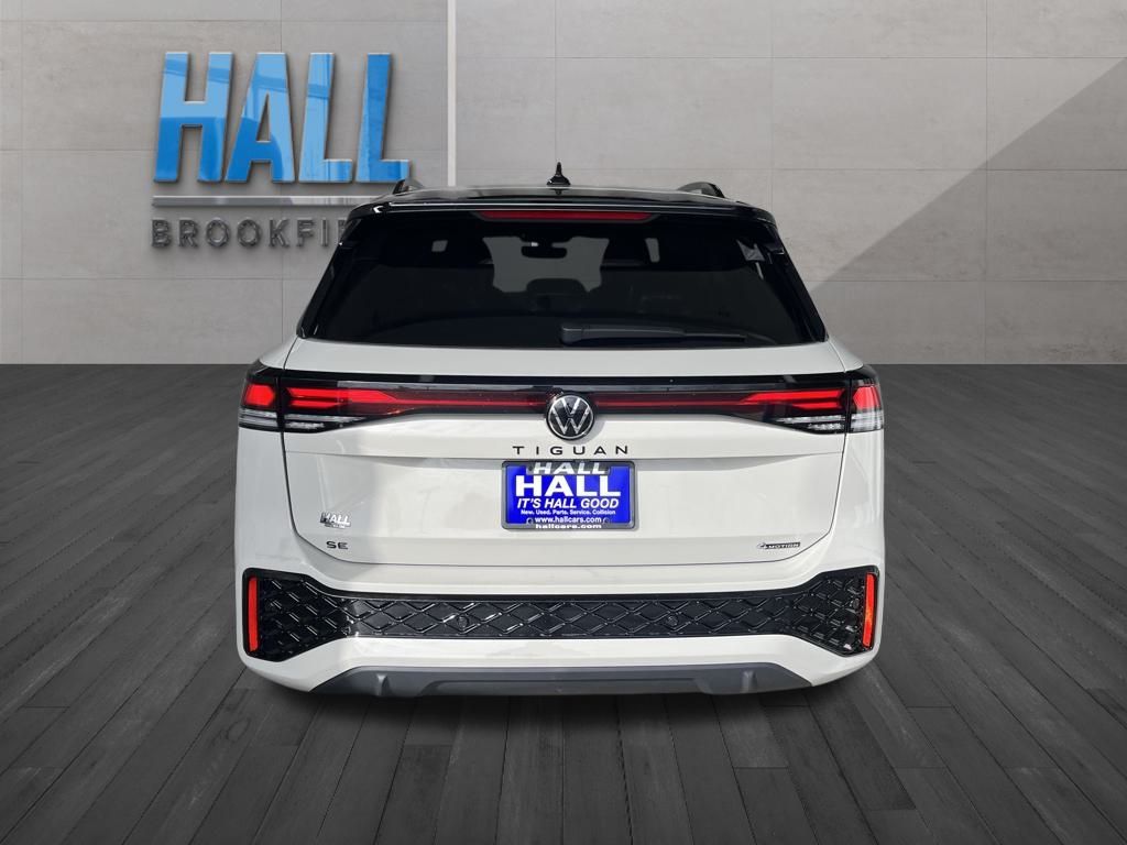 2026 Volkswagen Tiguan SE R-Line Black photo 4