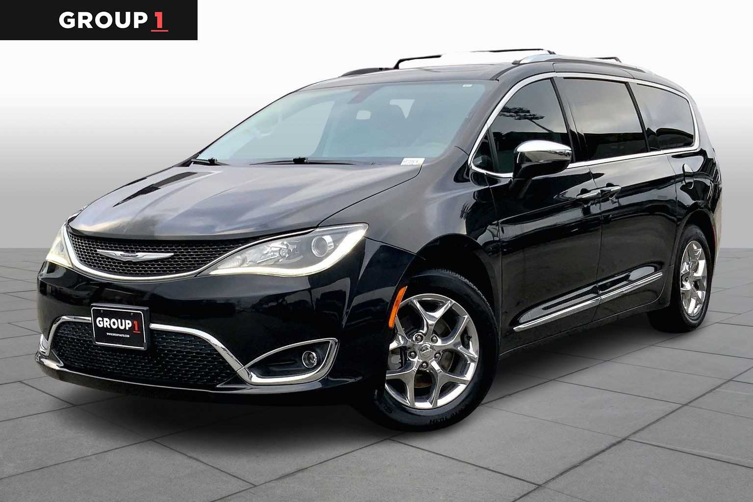 2019 Chrysler Pacifica Limited's photo