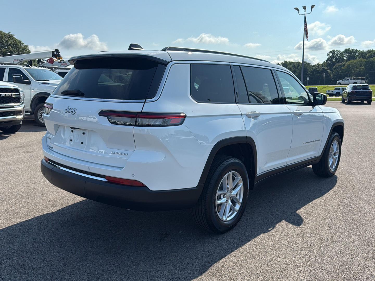 2025 Jeep Grand Cherokee Laredo photo 17