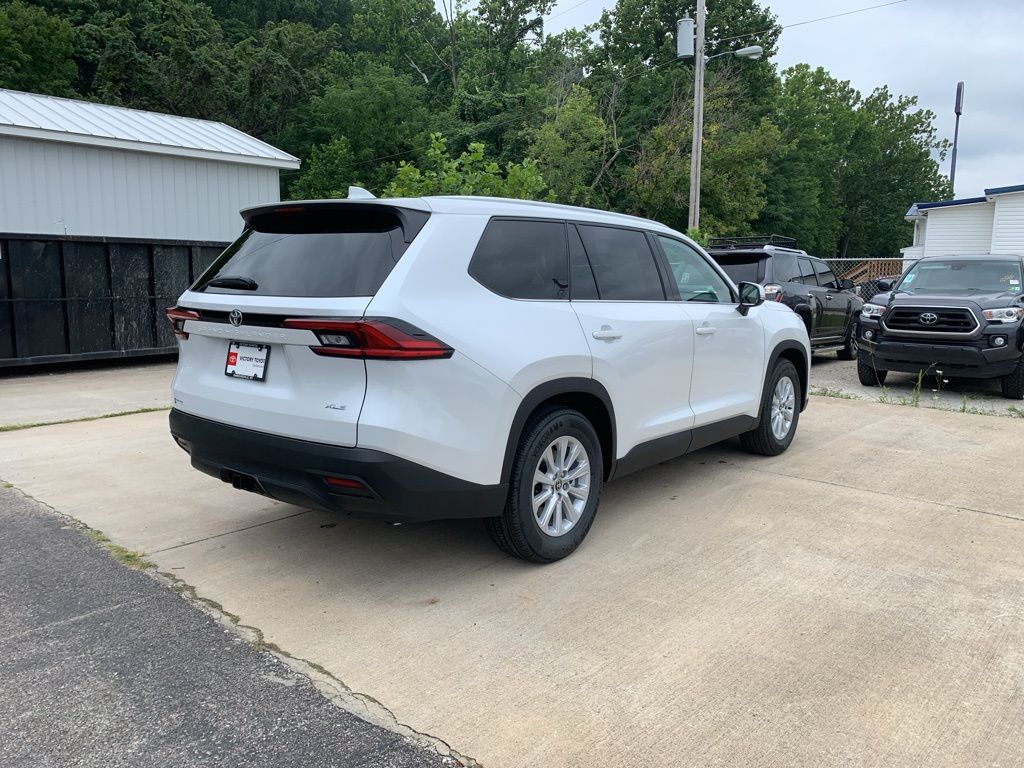 2025 Toyota Grand Highlander XLE photo 2