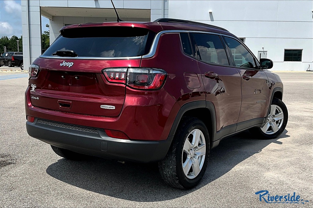 2022 Jeep Compass Latitude photo 2