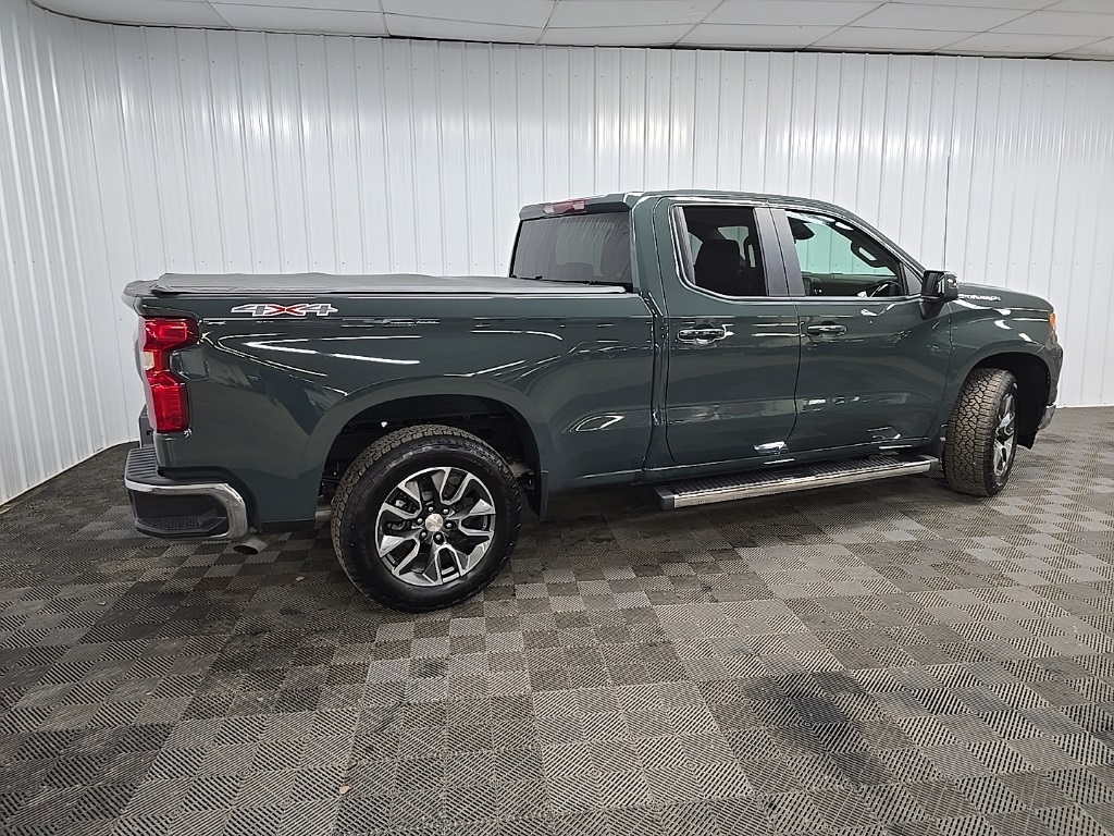 2025 Chevrolet Silverado 1500 LT photo 3