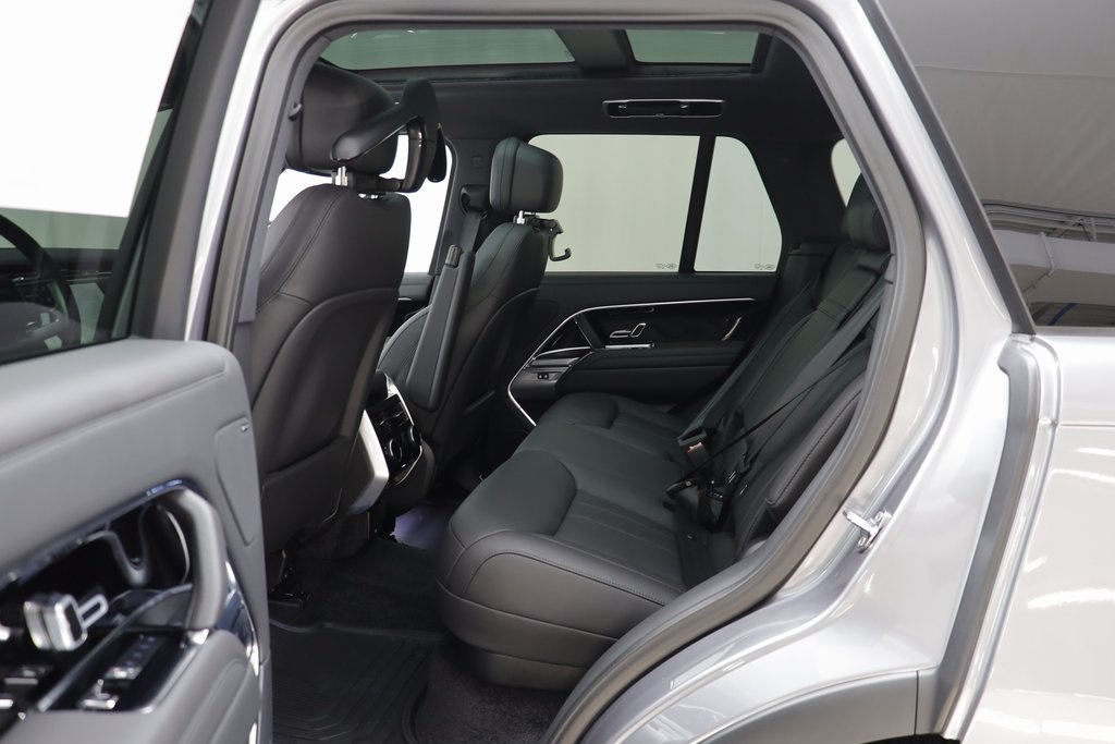 2025 Land Rover Range Rover SE photo 13