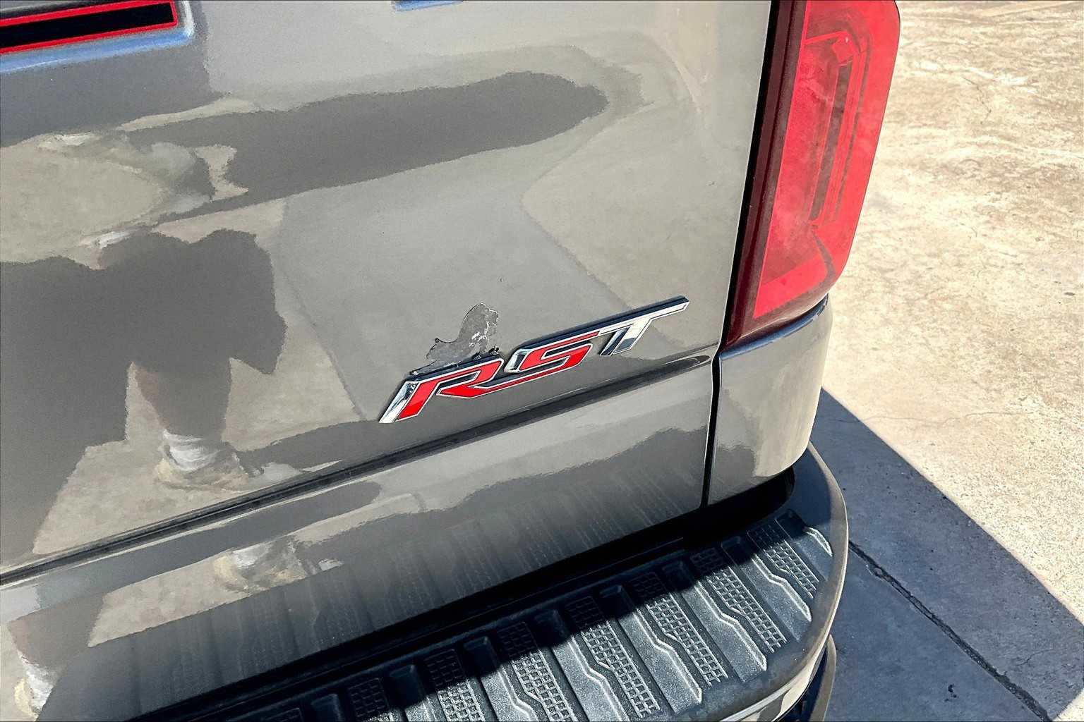2020 Chevrolet Silverado 1500 RST photo 9