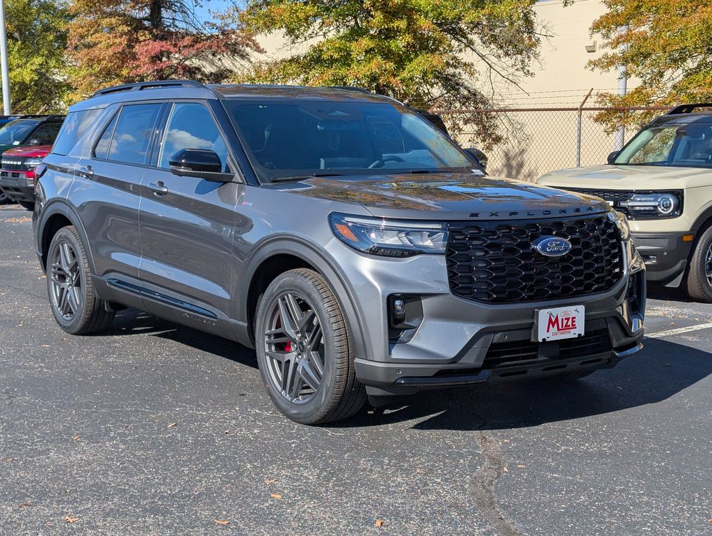 2026 Ford Explorer ST-Line photo 2
