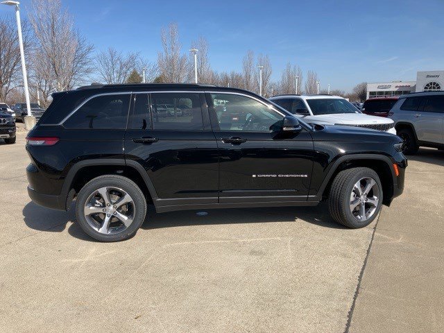 2025 Jeep Grand Cherokee Limited photo 4