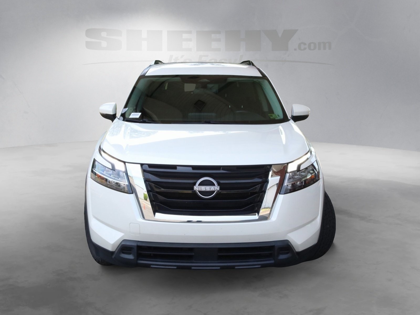 2022 Nissan Pathfinder SV photo 2