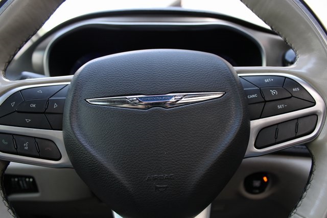 2019 Chrysler Pacifica Limited photo 13