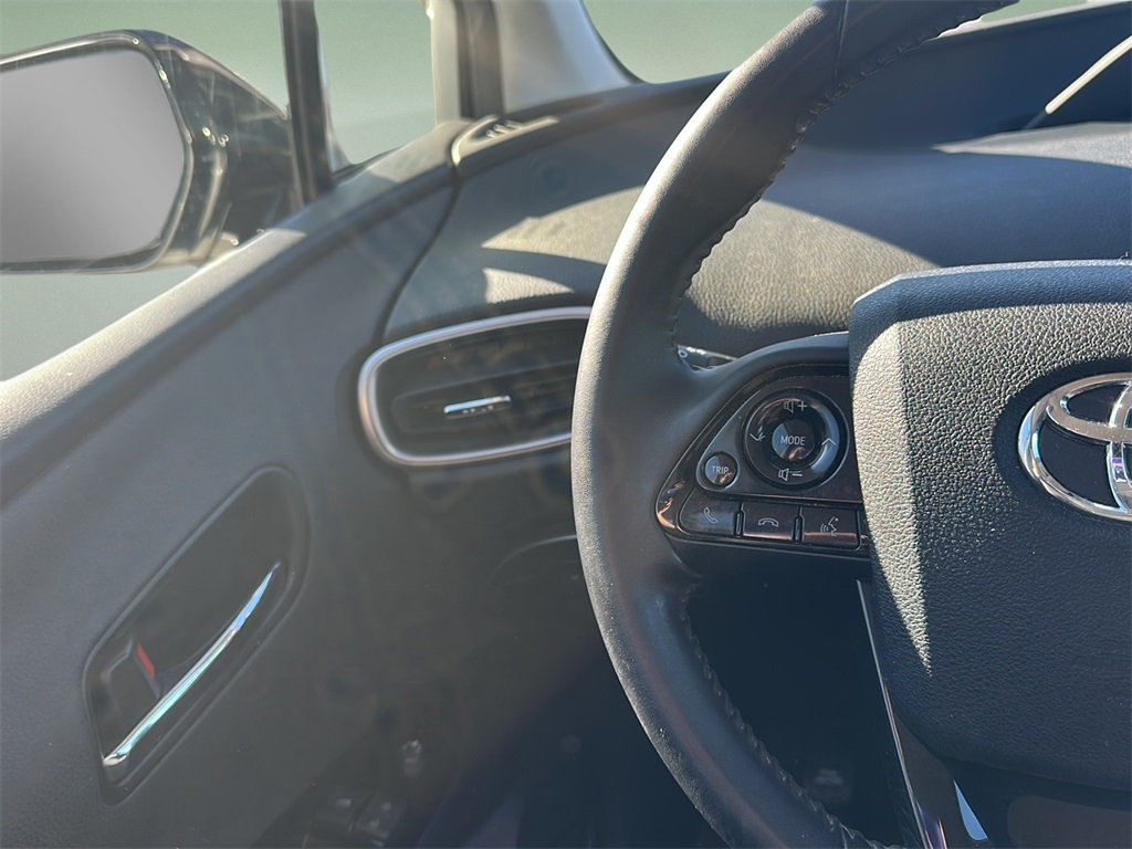 2020 Toyota Prius Prime LE photo 10