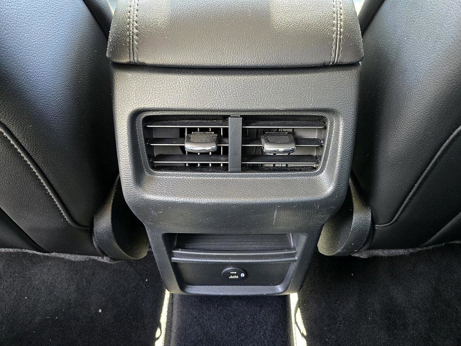 2021 Ford Edge SEL photo 14