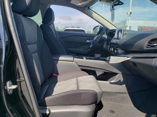 2025 Nissan Rogue SV photo 18
