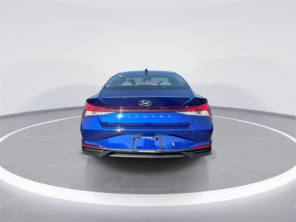 2022 Hyundai Elantra SEL photo 7