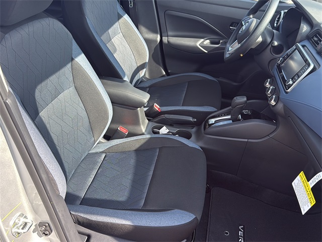 2025 Nissan Versa 1.6 SV photo 10