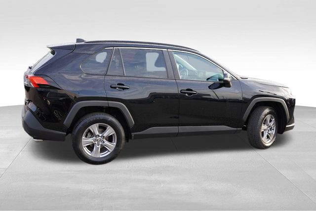 2022 Toyota RAV4 XLE photo 4