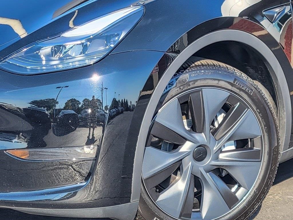 2025 Tesla Model Y Long Range photo 2