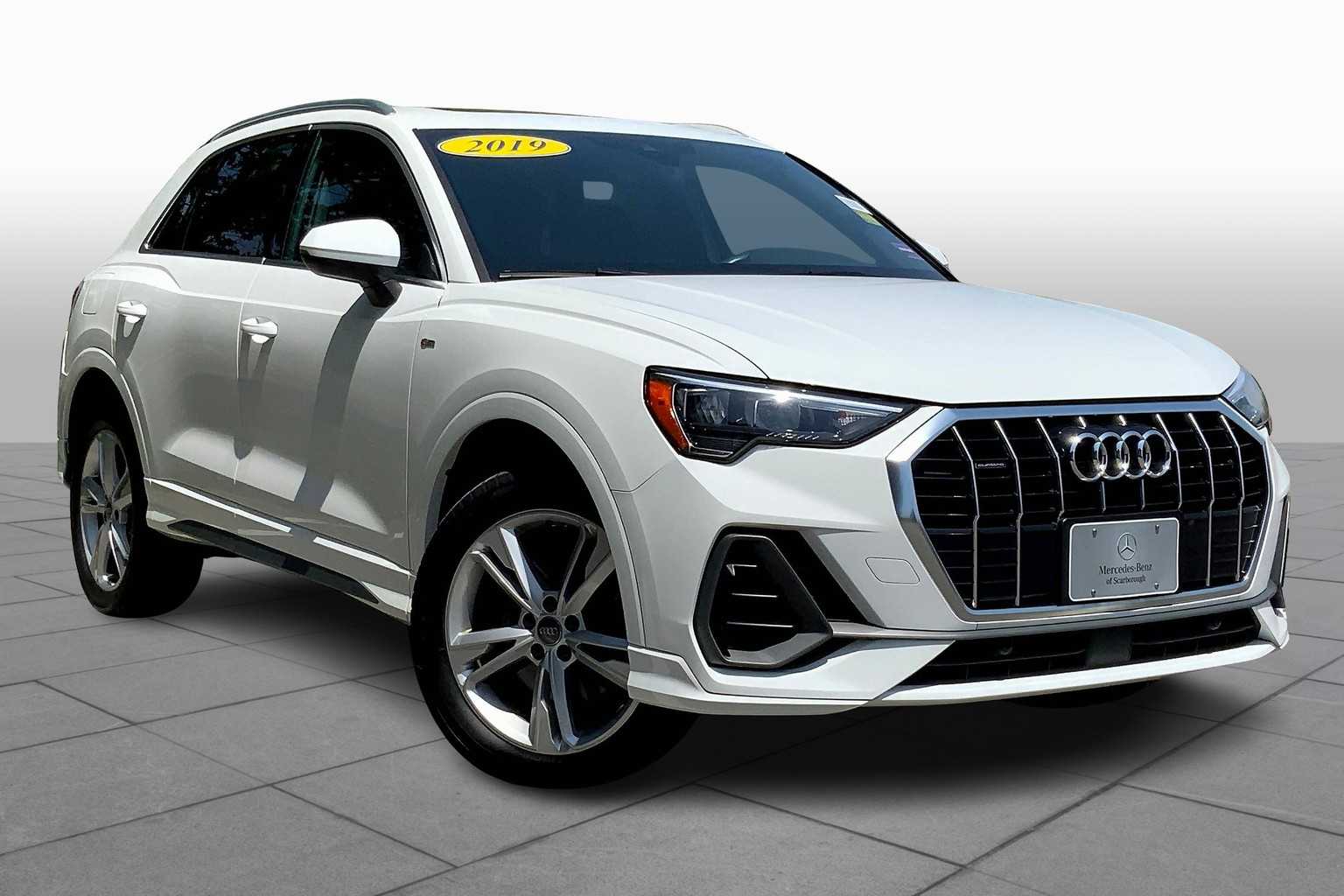 2019 Audi Q3 S line Premium photo 2