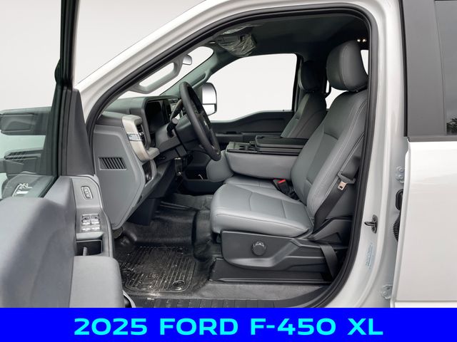 2025 Ford F-450 photo 8