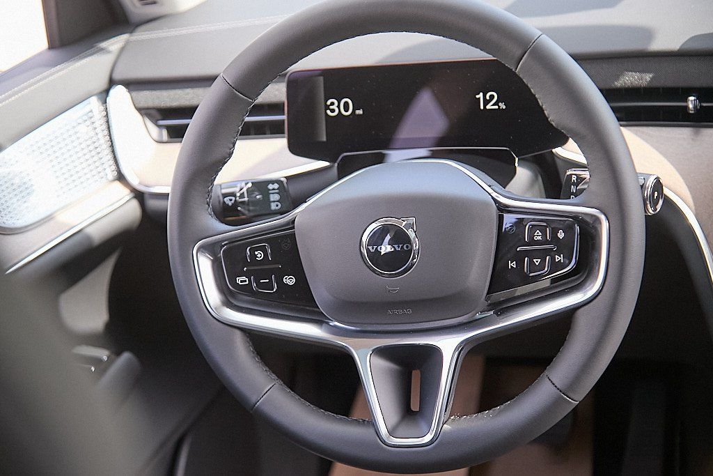 2025 VOLVO EX90 - Image 26