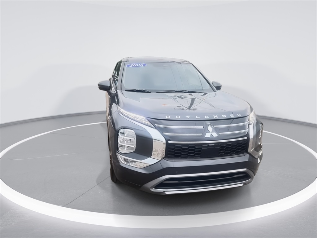 2025 Mitsubishi Outlander SE photo 3