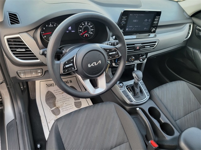 2023 Kia Seltos LX photo 12