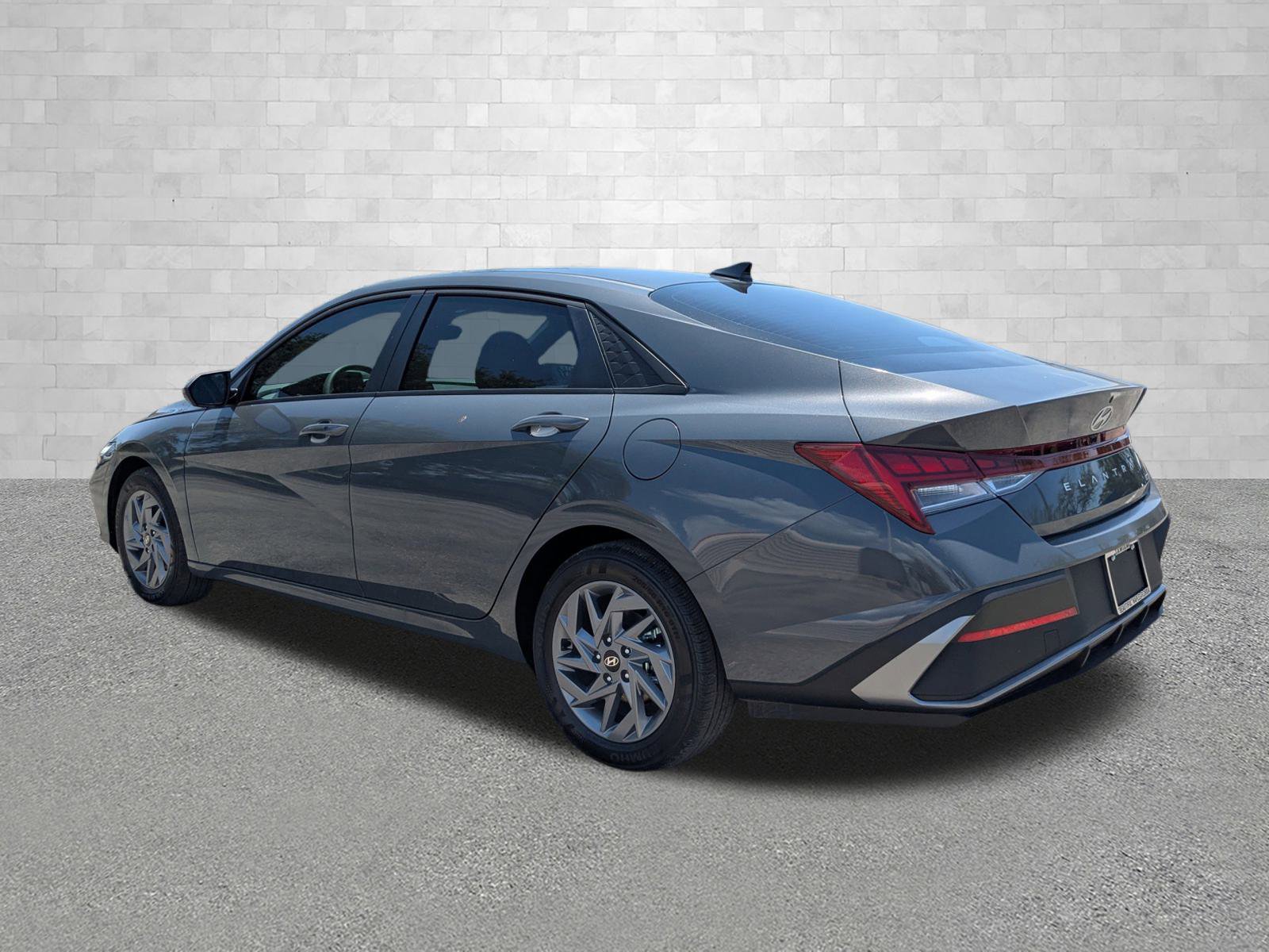 2025 Hyundai Elantra Hybrid Blue photo 4