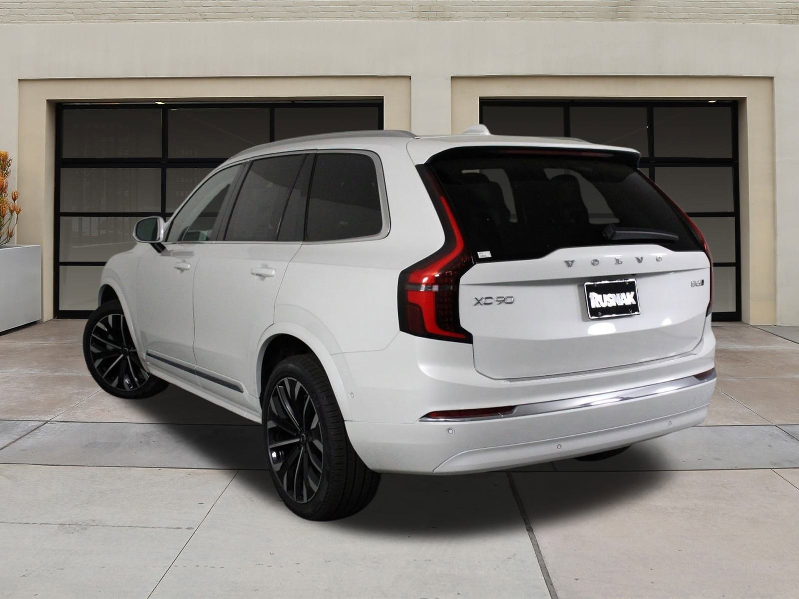 2025 Volvo XC90 Plus photo 3