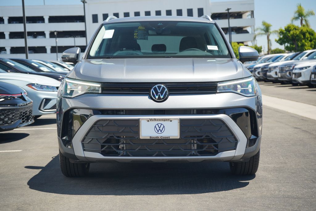 2025 Volkswagen Taos SE photo 4