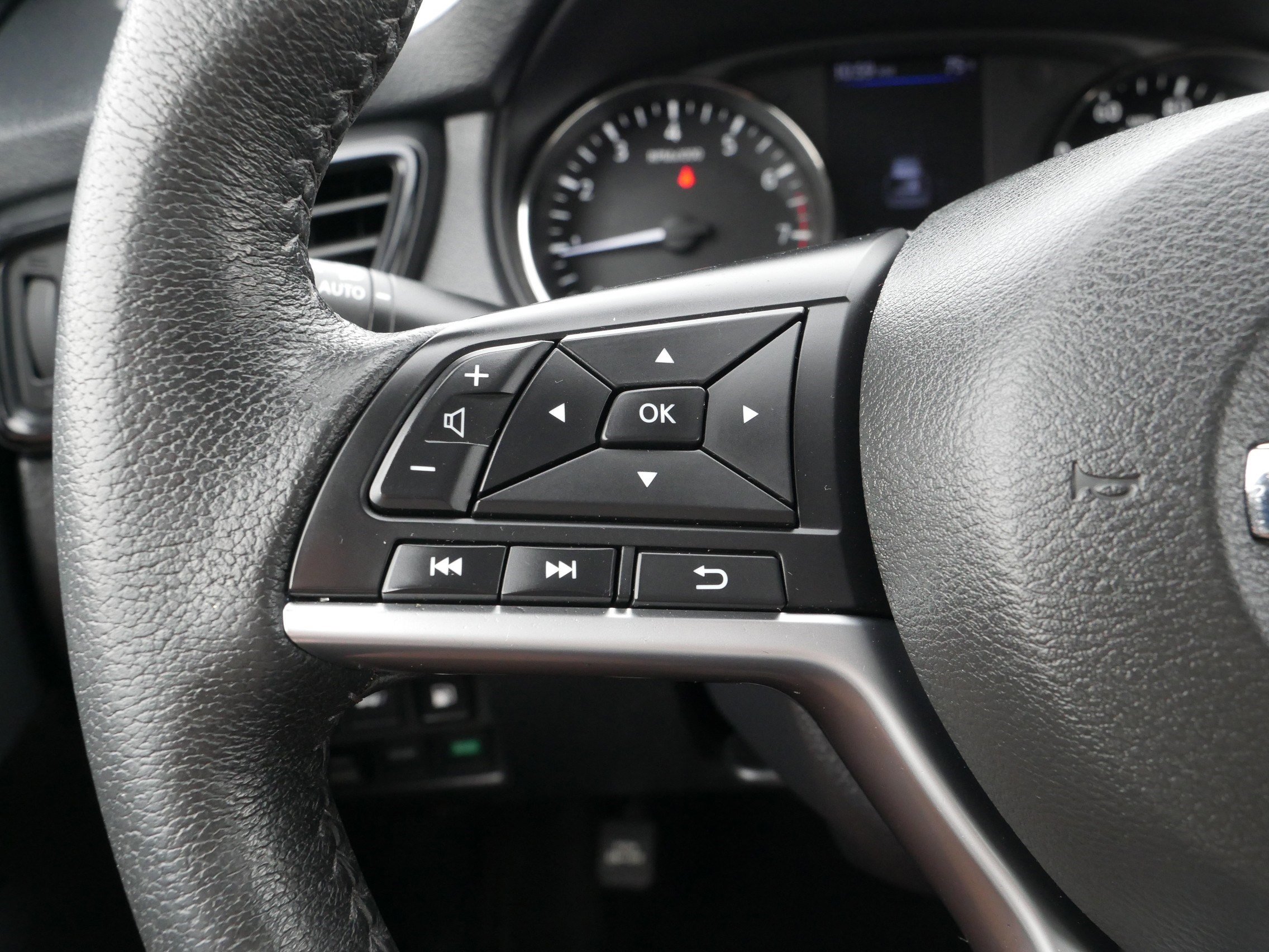 2019 Nissan Rogue SV photo 31
