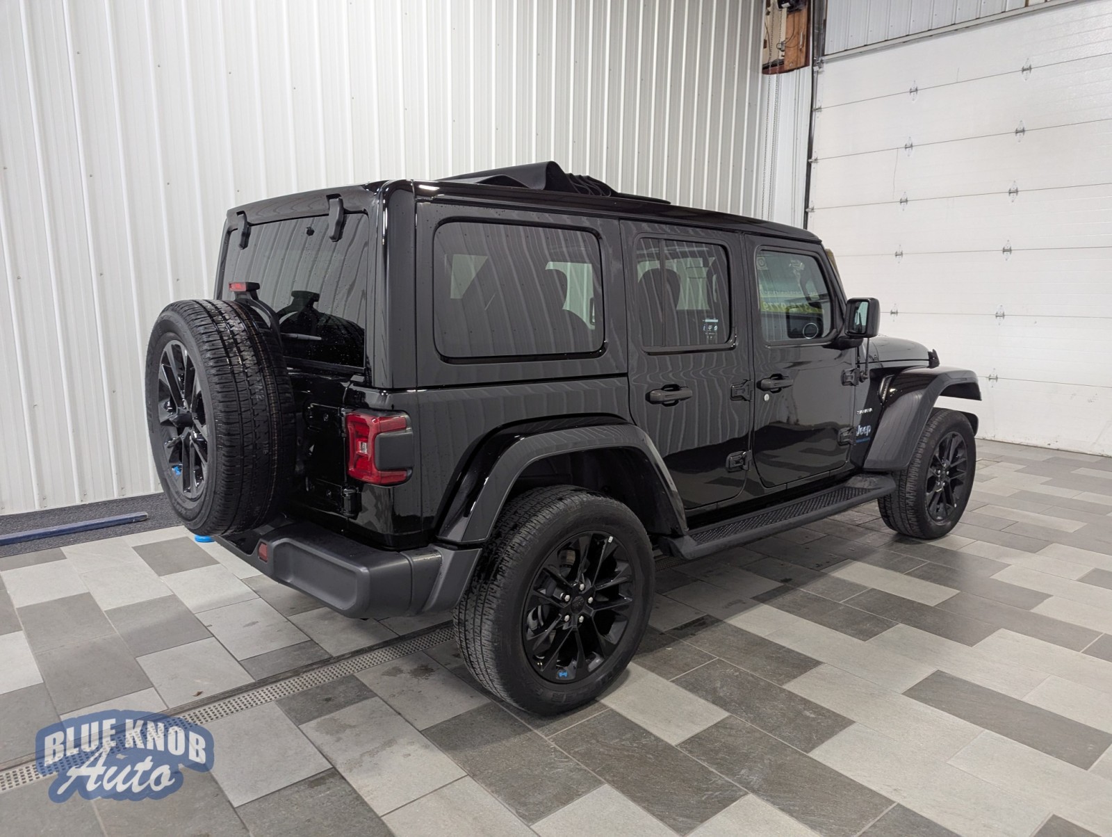 2023 Jeep Wrangler 4xe Sahara photo 4