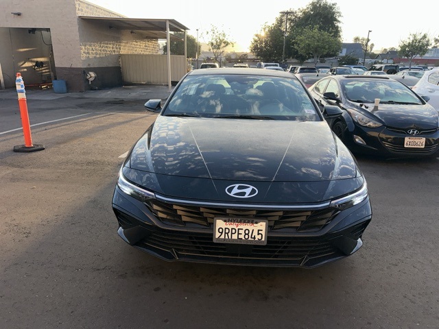 2024 Hyundai Elantra SEL photo 2